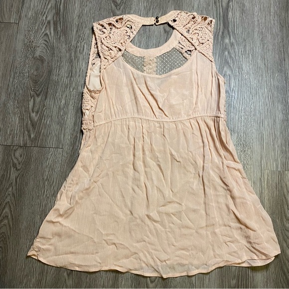 Love on a hanger pink feminine top - size xl - Picture 3 of 7